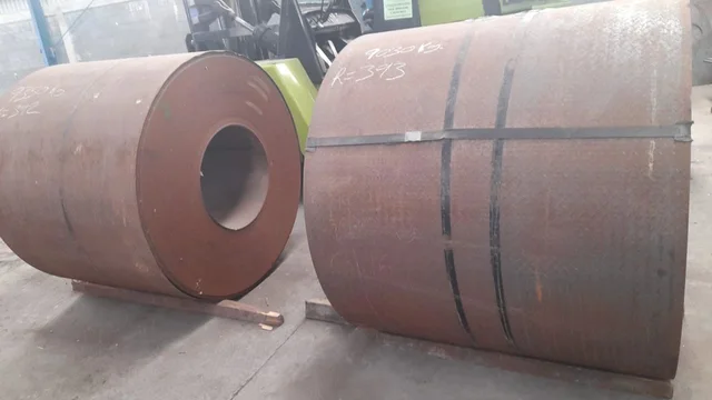 Rollos de acero en nuestro almacén